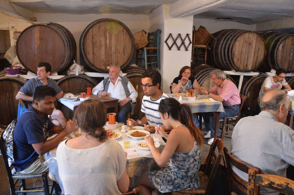 Diporto traditional mageirio in Athens 